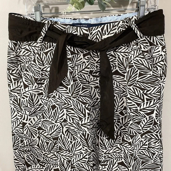 Lands’ End Cropped Brown Leaf Print Pants 10 - Picture 2 of 16